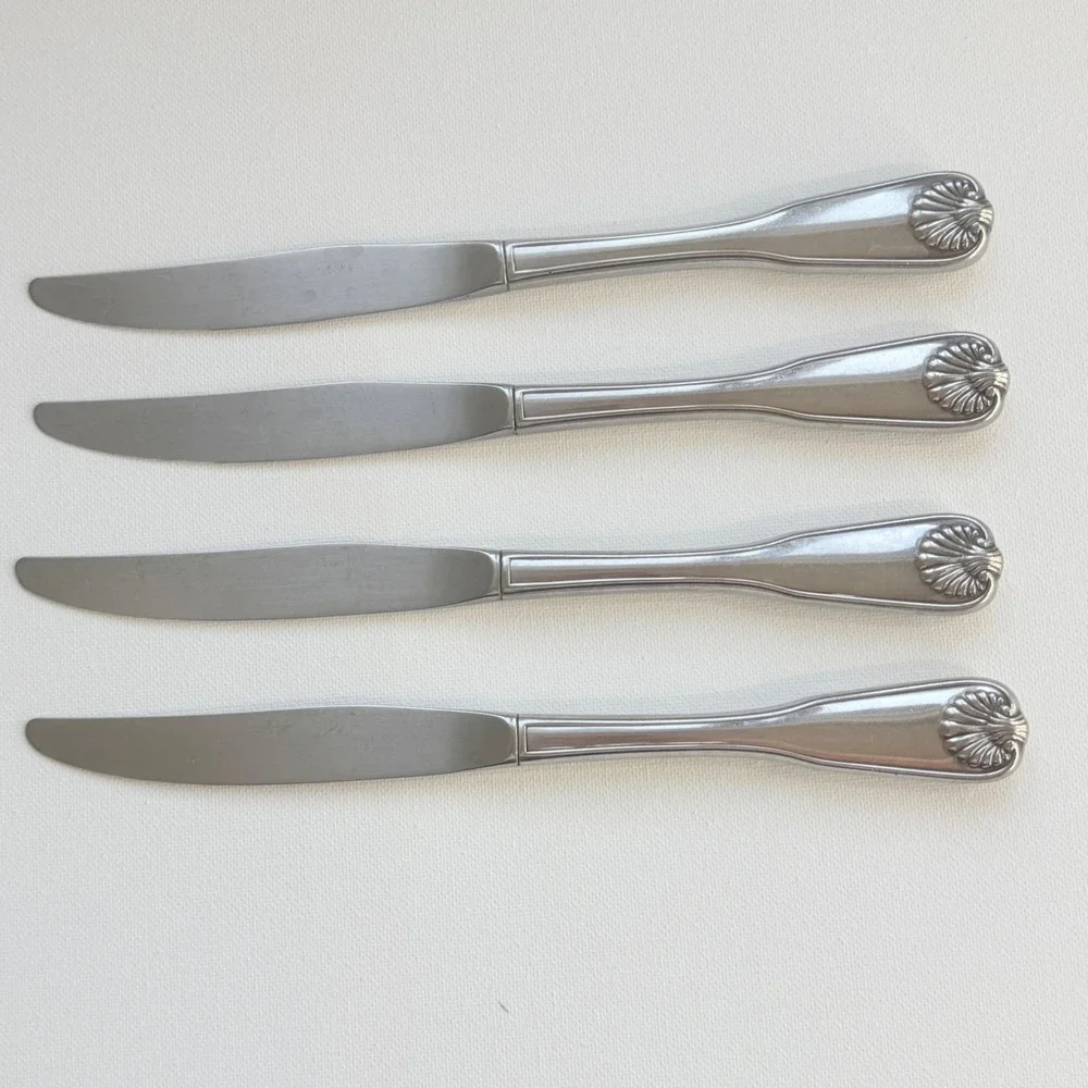 Oneida Dinner Knives Set of 4 Silver Good Shell Motif Stainless Steel Flatware